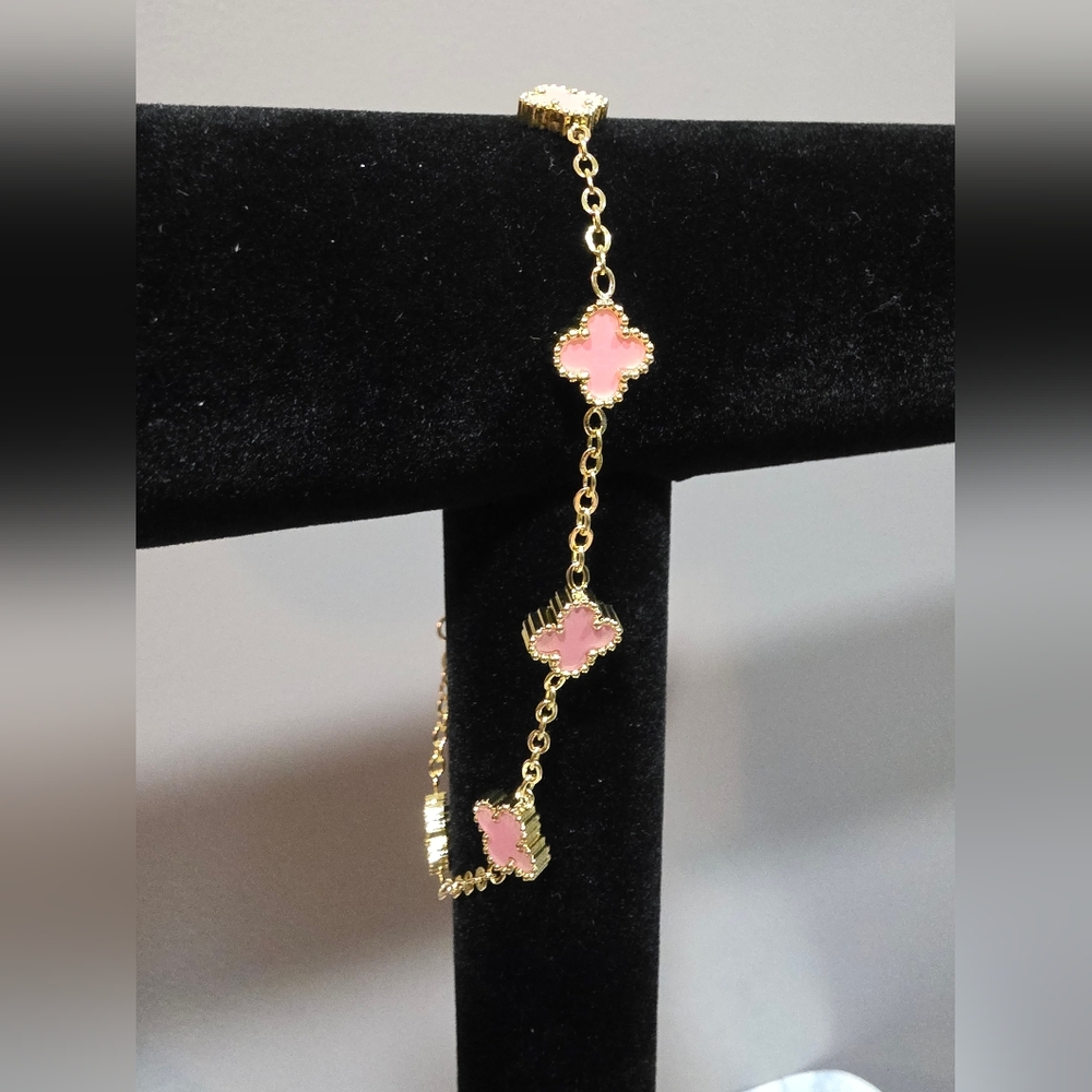 Elegant Gold and Pink Clover Necklace